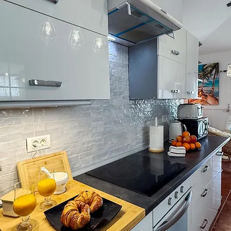 Abades Beach Home דירה