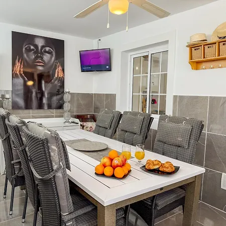 Abades Beach Home * Abades